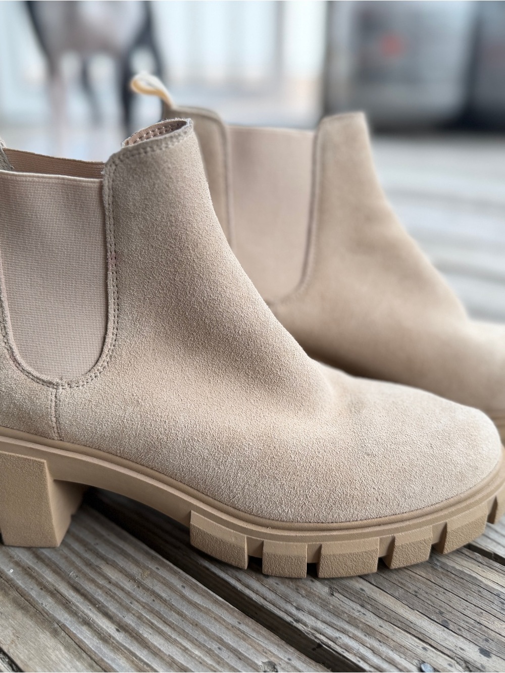 Steve Madden Howler Chelsea Ankle Boots - Beige Suede Women's size 9M used- good